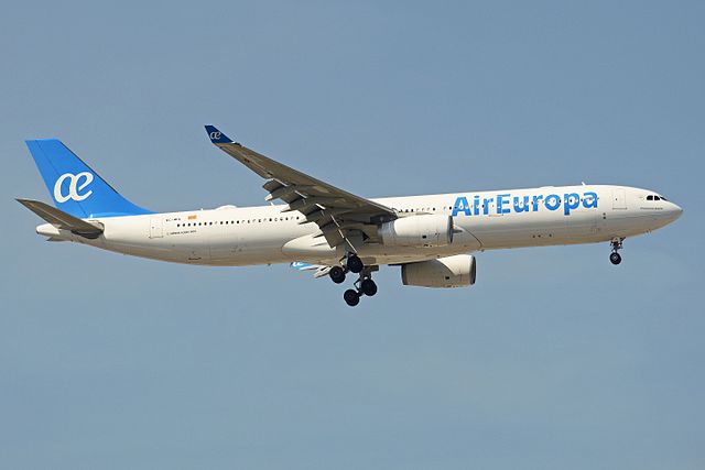 Air Europa Airbus A330-343 EC-MHL © Alan Wilson, sur Wikimédia